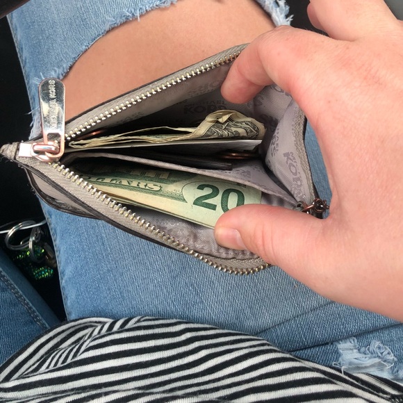 Michael Kors Keychain Wallet - Picture 4 of 4